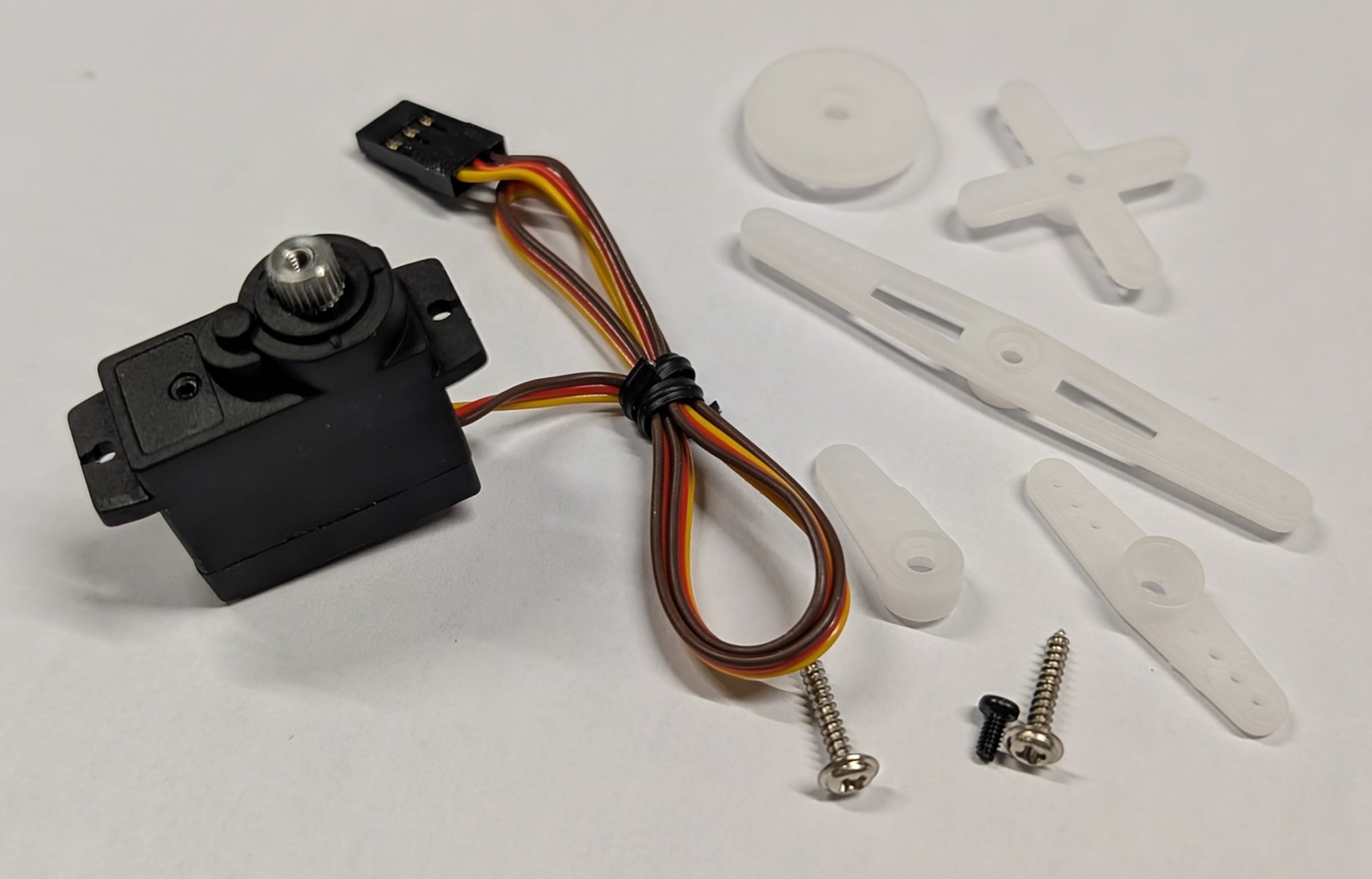 AWD-7462MG Servo